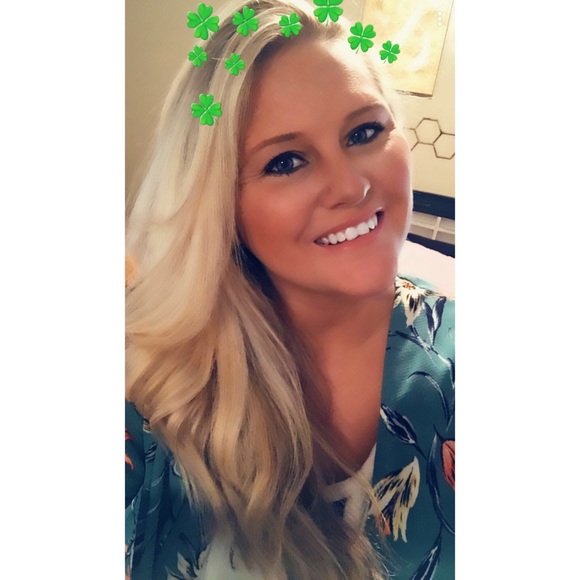 Meet Lindsay! A Top Rated Seller! - Picture 2 of 3